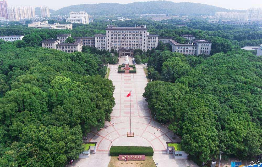 习近平视察华中科技大学