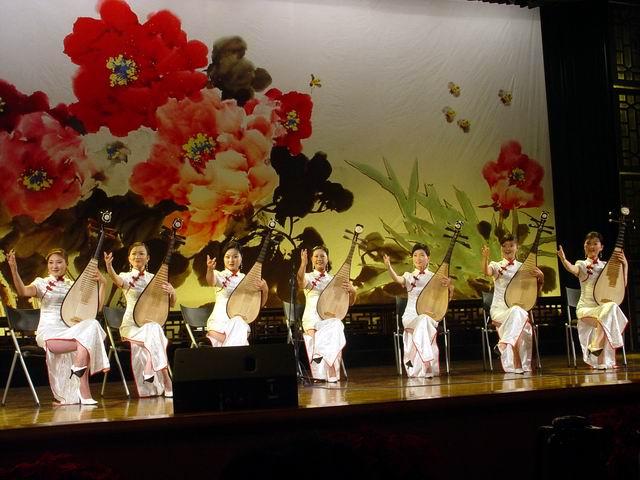扬州清曲艺术团表演《和谐扬州》