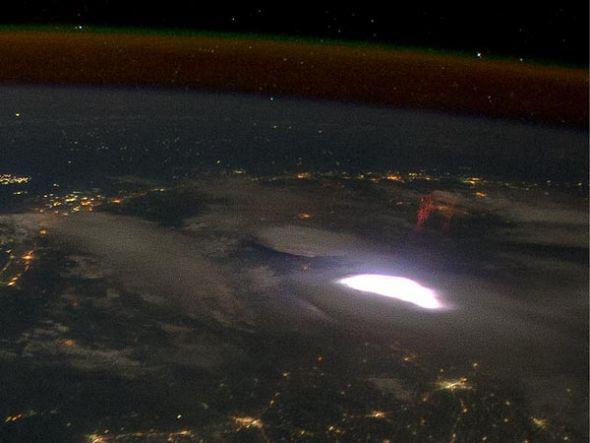 国际空间站拍摄的红色精灵