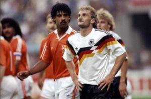 90世界杯，闯出死亡之组的荷兰被西德淘汰