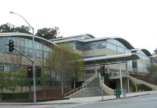 YOUTUBE目前总部位于加利福尼亚州圣布里诺